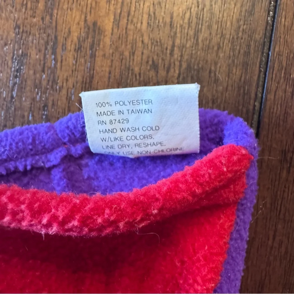 Vintage Disney Winnie the Pooh Fleece Embroidered Gloves‎ Red Purple
